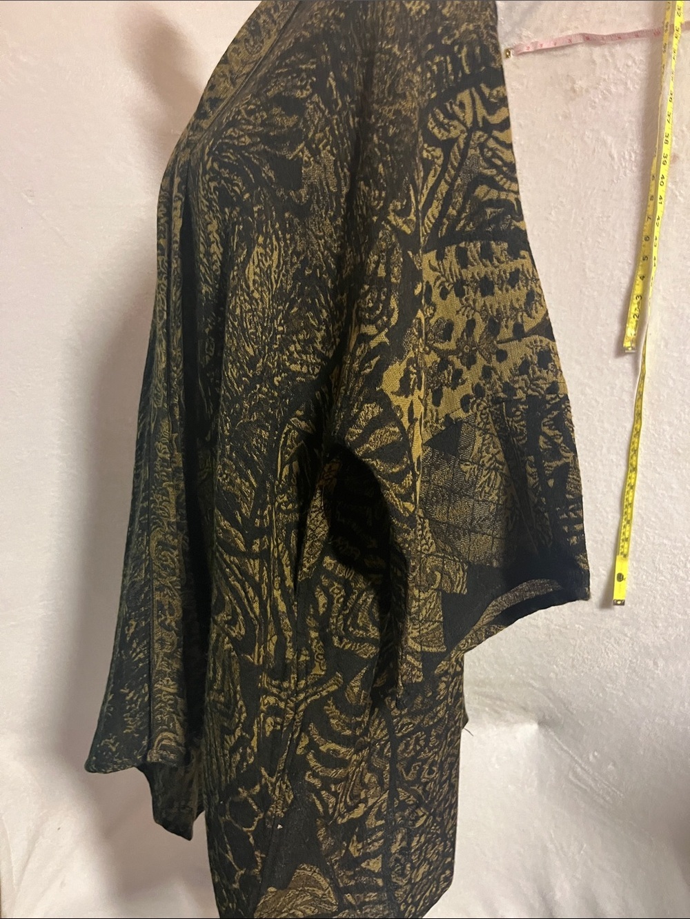 Black & Gold Open-Front Draped Kimono Jacket - Picture 4 of 10